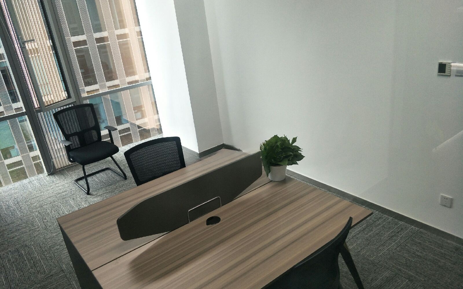 可容纳工位数:3人