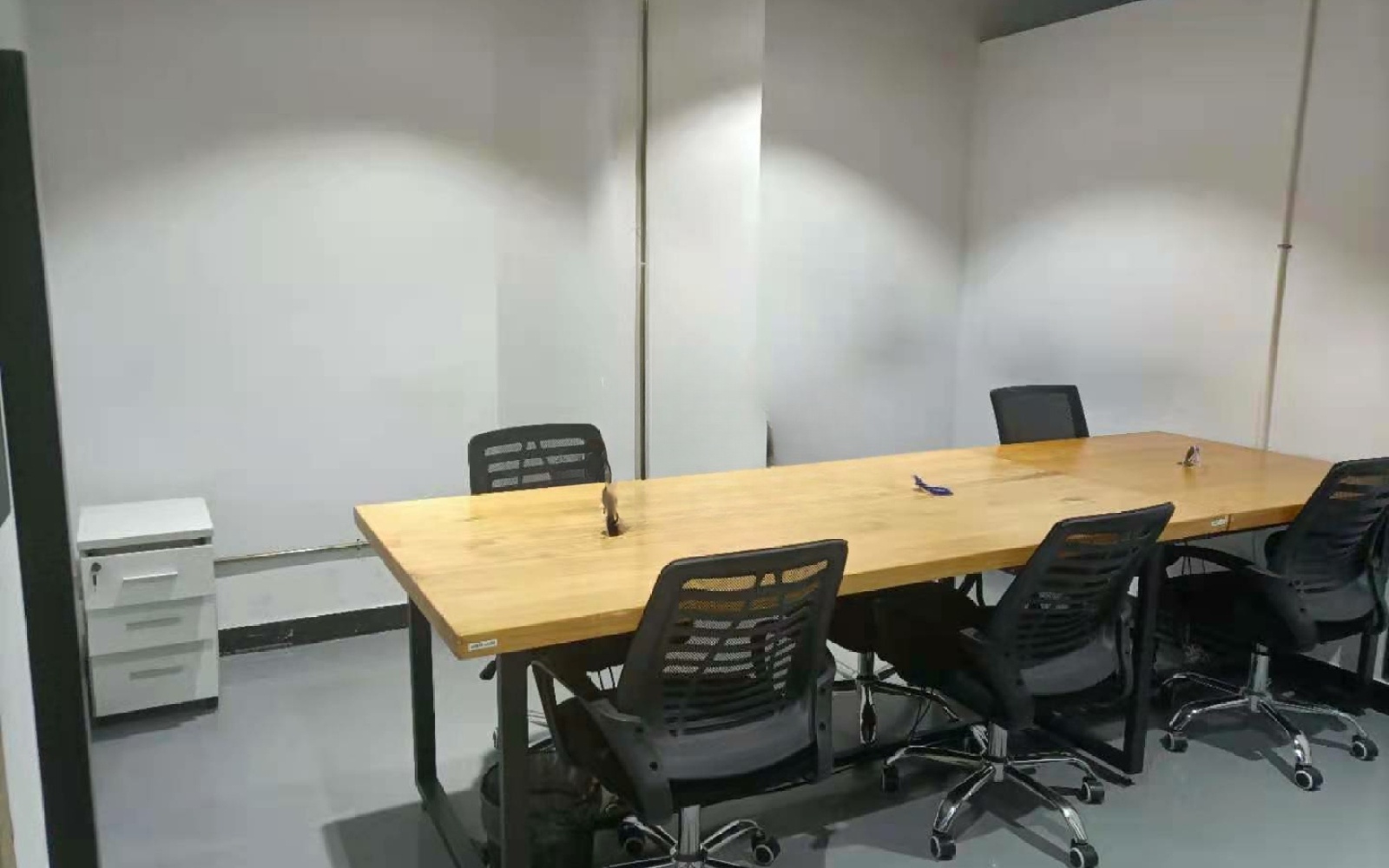 可容纳工位数：6人