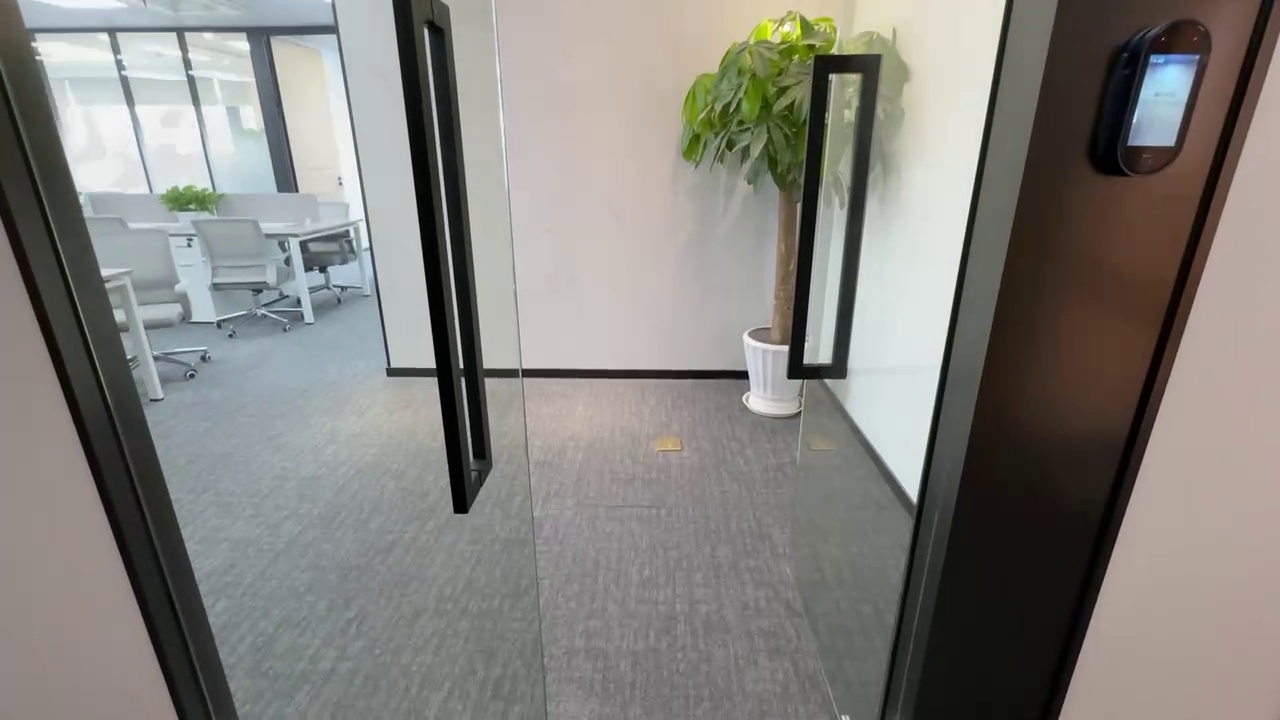 黄龙万科 精装修带办公家具 特价出租